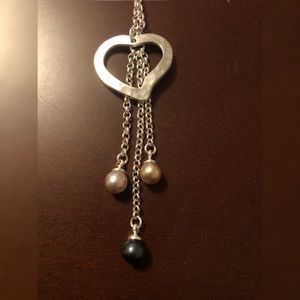 Vantel Perarls Three of hearts necklace